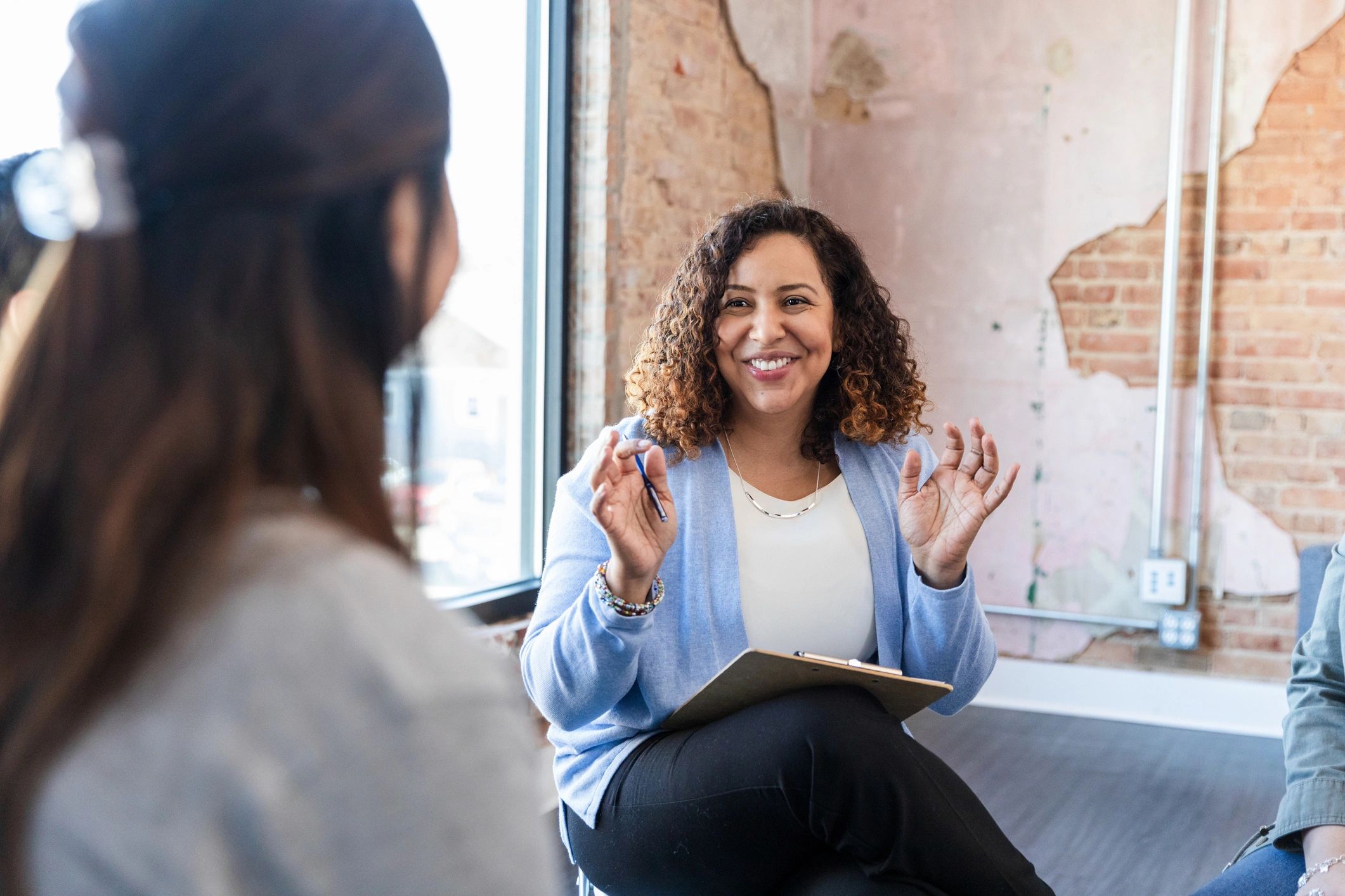 Mujeres sonrientes testimonio coaching desarrollo personal